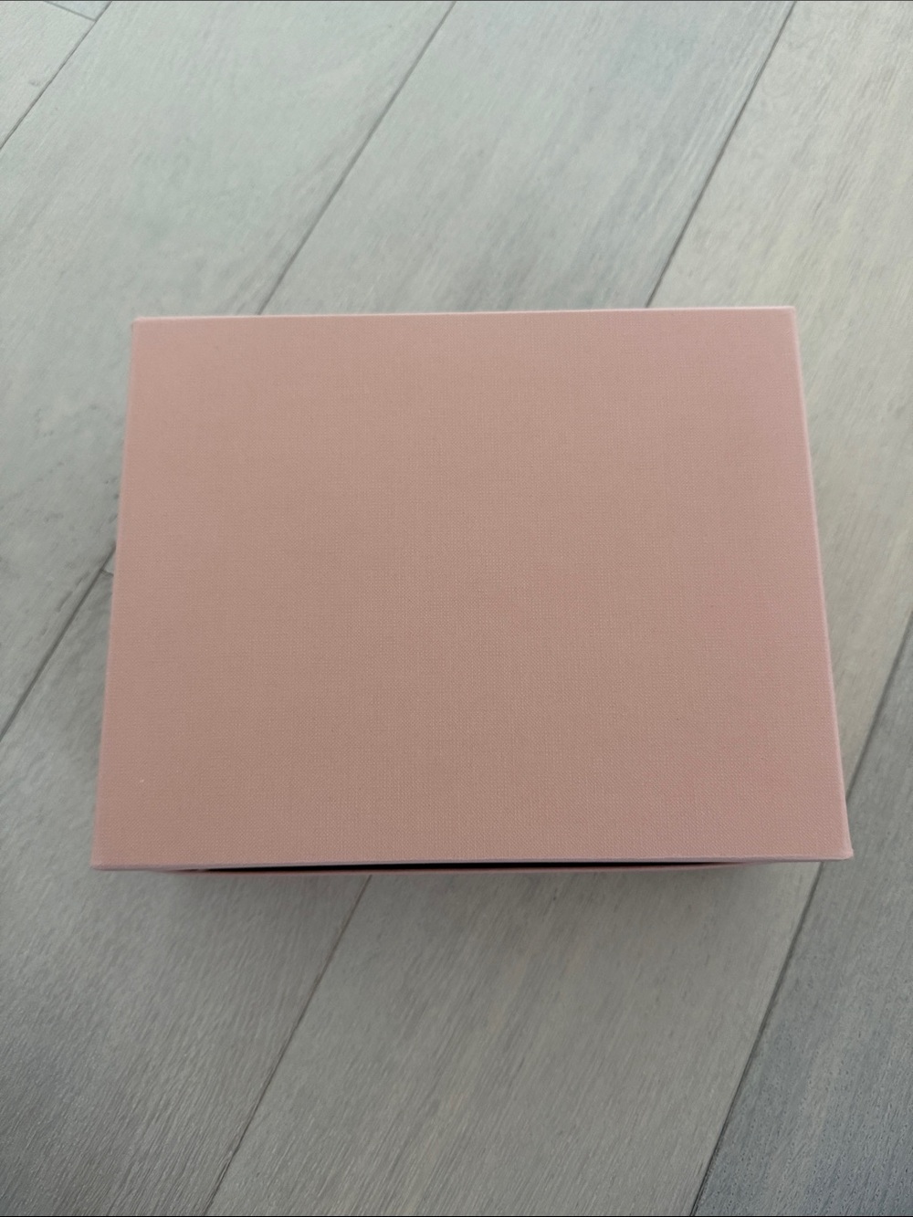 Miu Miu Blush Pink Presentation Box
EMPTY BOX ONLY — no product included - Picture 3 of 4